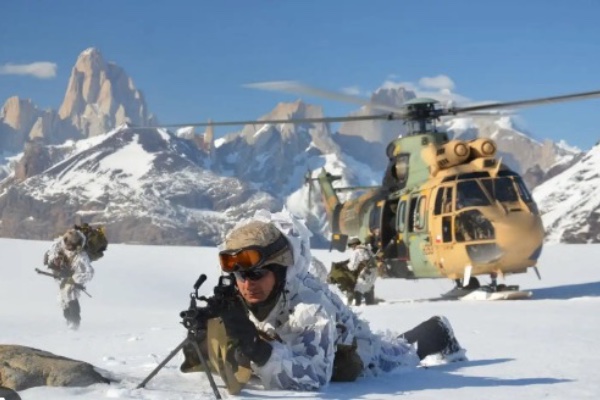 Estrategia y conflictos: Defensa y seguridad - Vitamayor Las Tranqueras [23914]